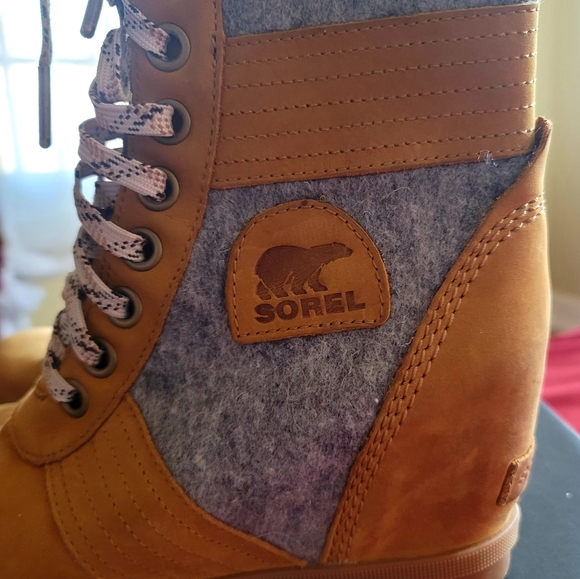 Boots - Picture 4 of 9